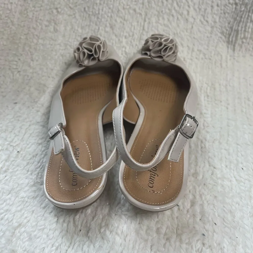 Comfortview synthetic patent Cream Peep-Toe Slingback flower accent Heels SZ12W.